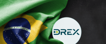 Bandeira do Brasil com destaque para o logotipo do DREX, moeda digital do Banco Central.